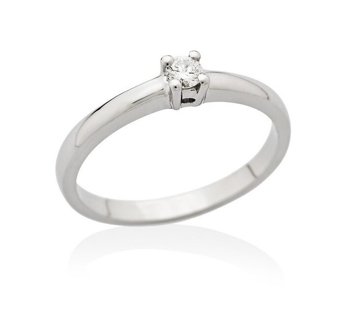 Anillo en Oro 18Kt. y diamantes