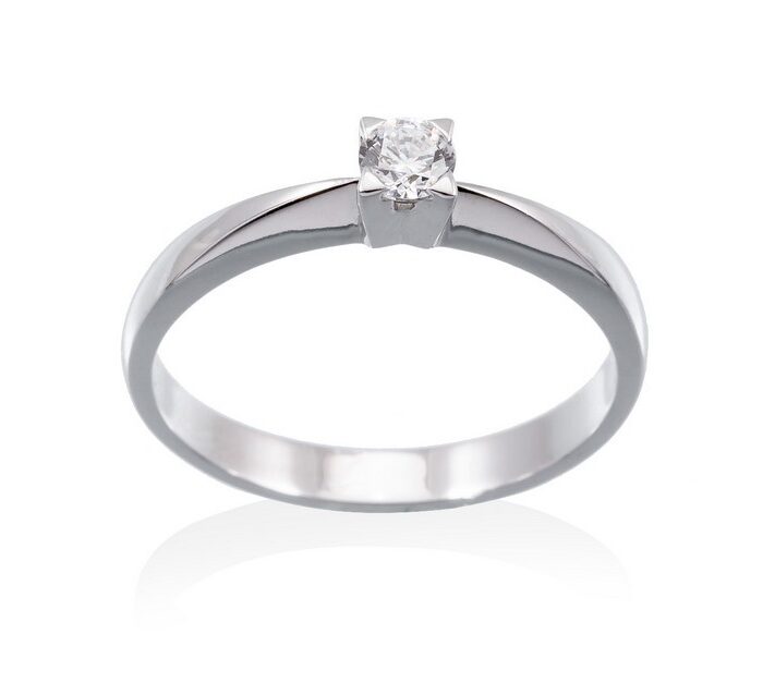 Anillo en Oro 18Kt. y diamantes